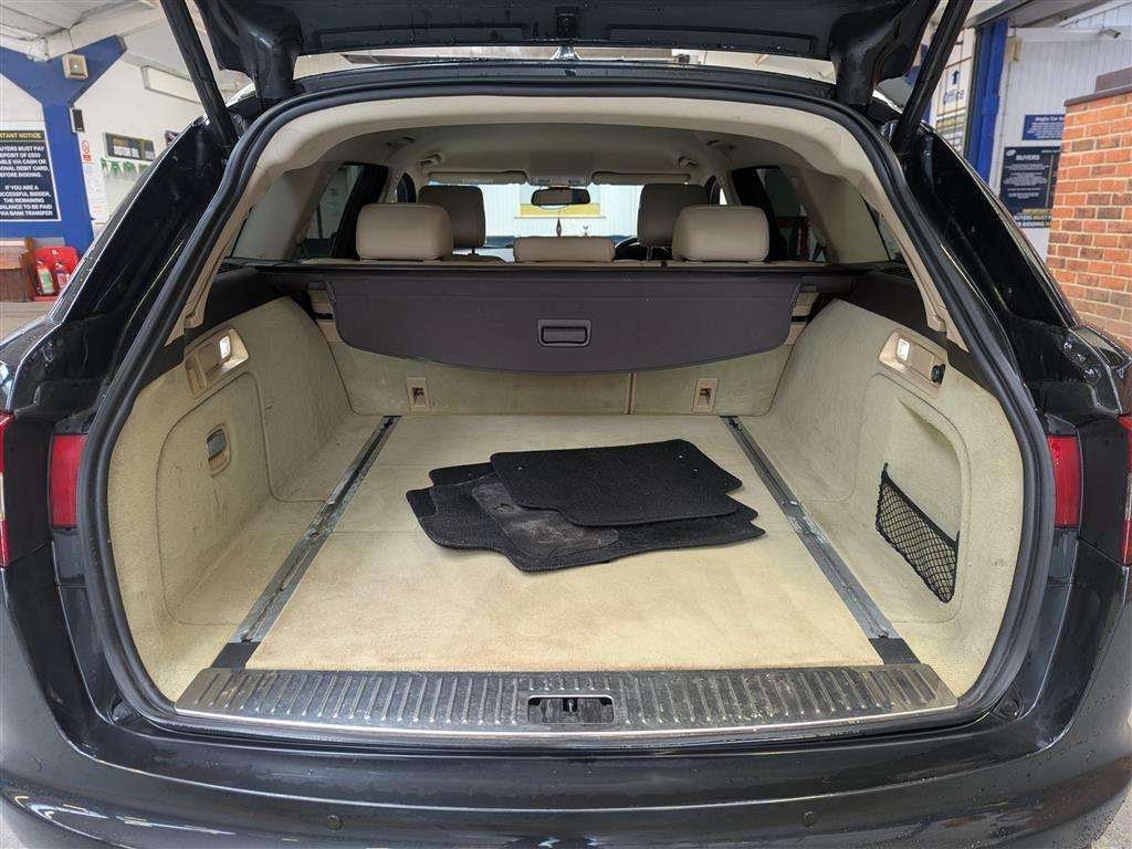 <p>2015 JAGUAR XF PORTFOLIO SPORTBRAKE D</p>