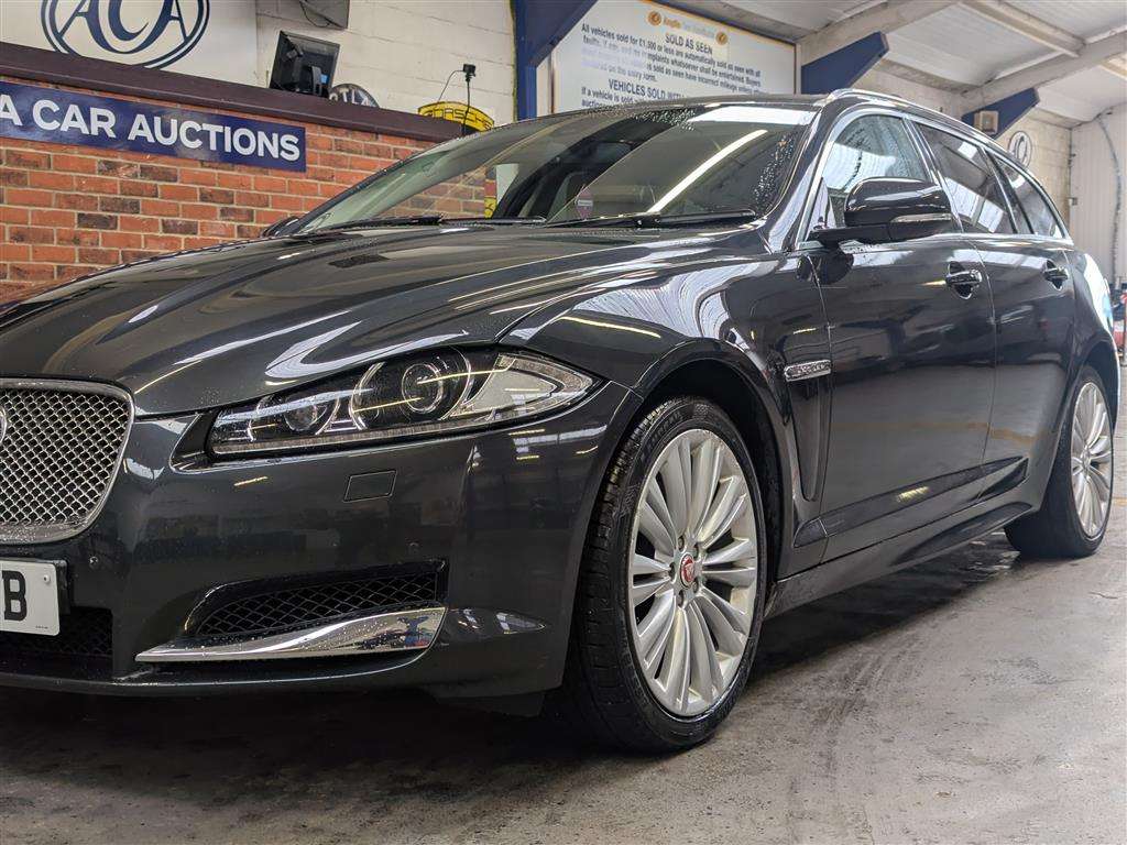 <p>2015 JAGUAR XF PORTFOLIO SPORTBRAKE D</p>