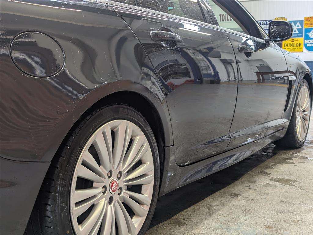 <p>2015 JAGUAR XF PORTFOLIO SPORTBRAKE D</p>