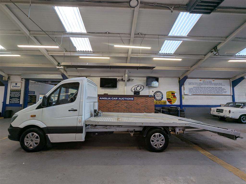 <p>2015 MERCEDES-BENZ SPRINTER 313 CDI</p>