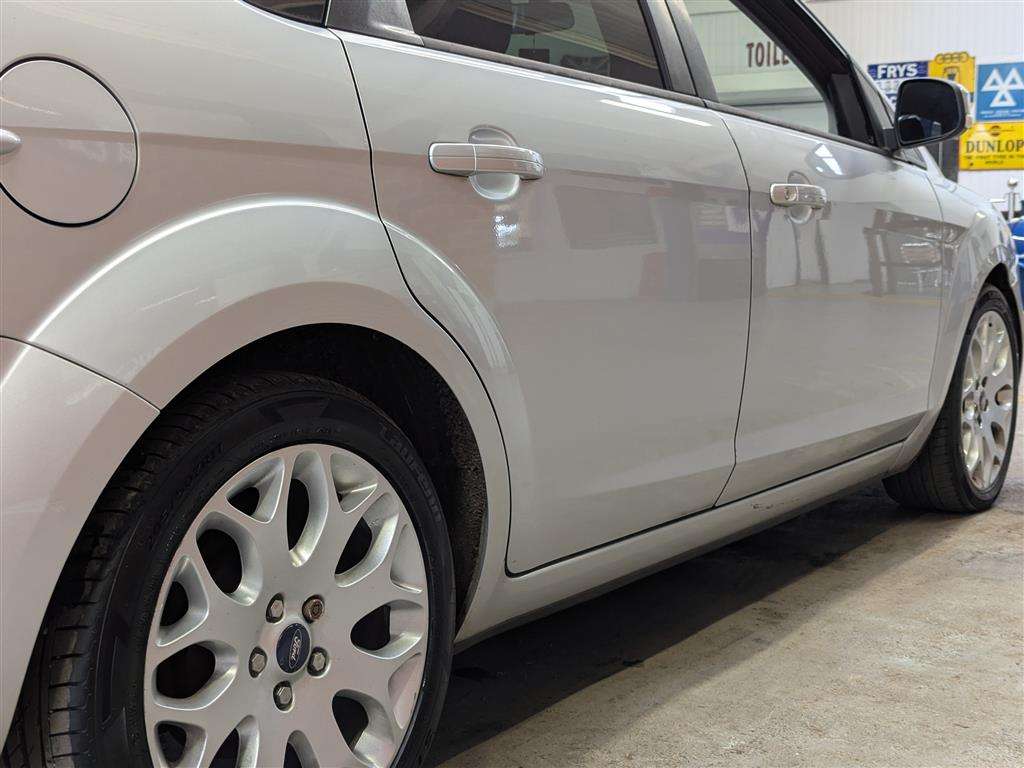 <p>2010 FORD FOCUS ZETEC 125</p>