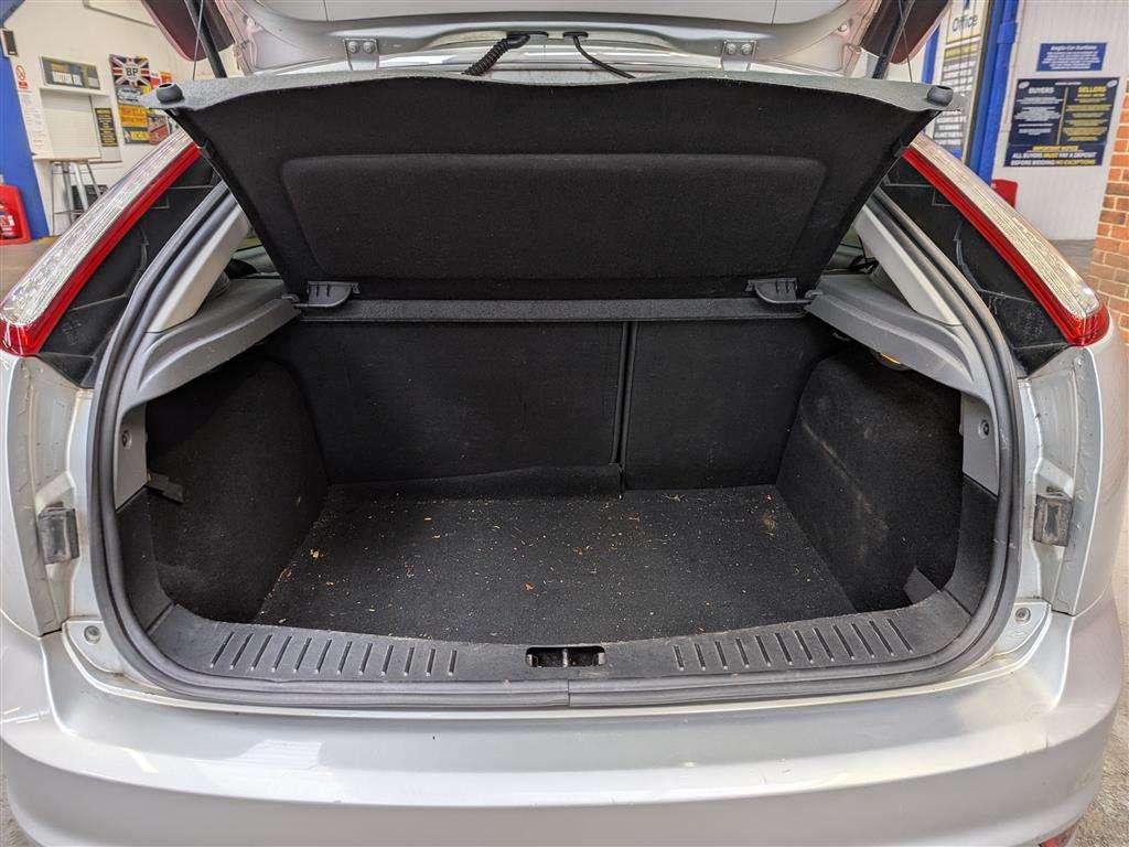 <p>2010 FORD FOCUS ZETEC 125</p>