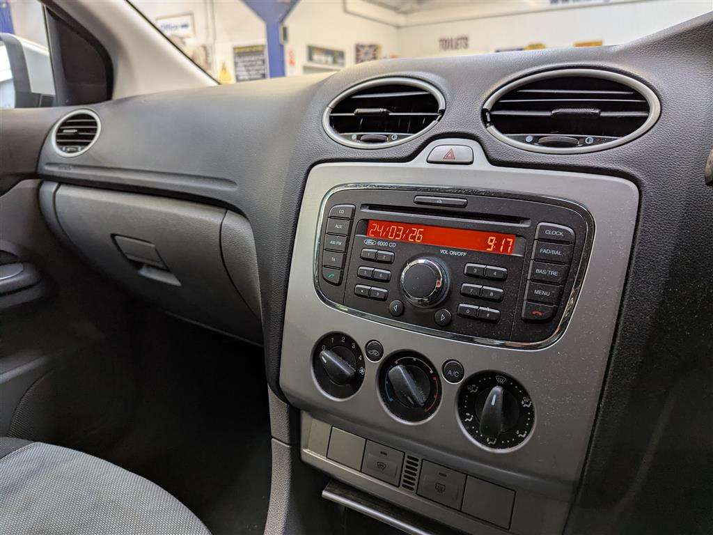 <p>2010 FORD FOCUS ZETEC 125</p>