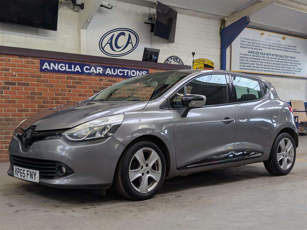 <p>2015 RENAULT CLIO DYNAMIQUE NAV 16V</p>