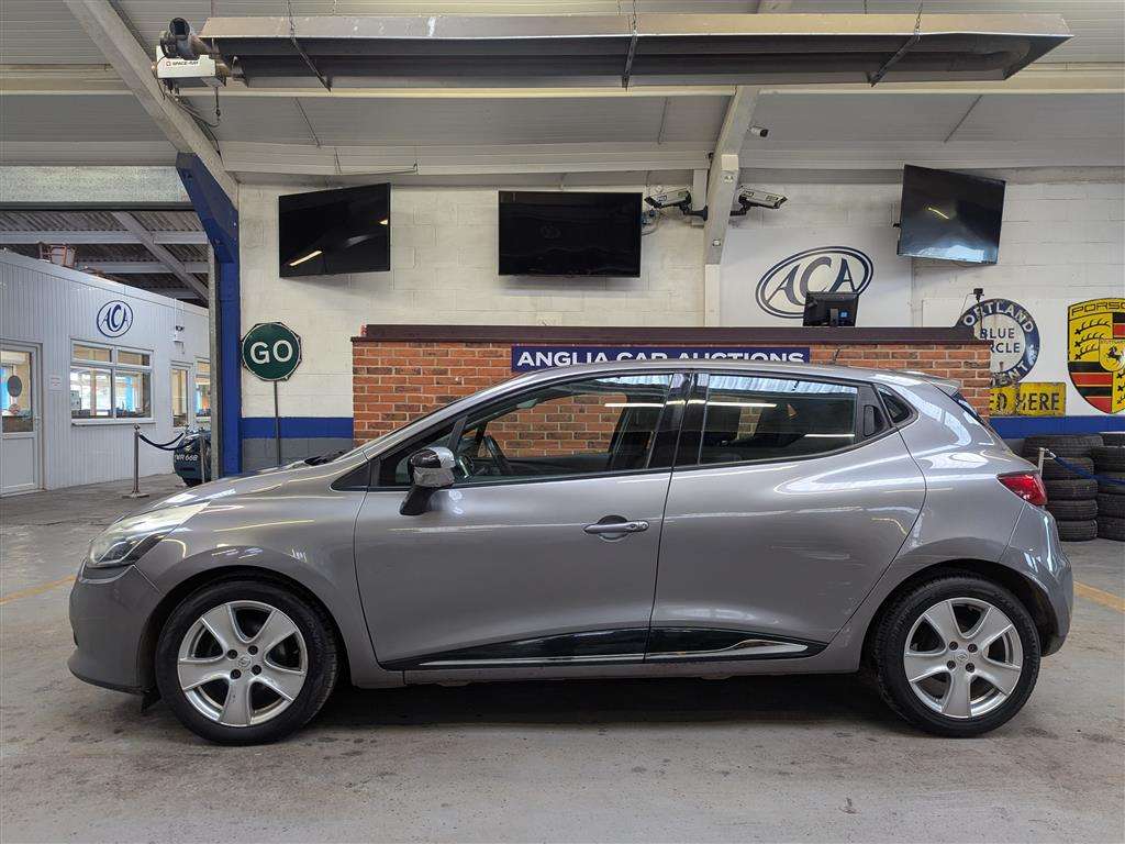 <p>2015 RENAULT CLIO DYNAMIQUE NAV 16V</p>