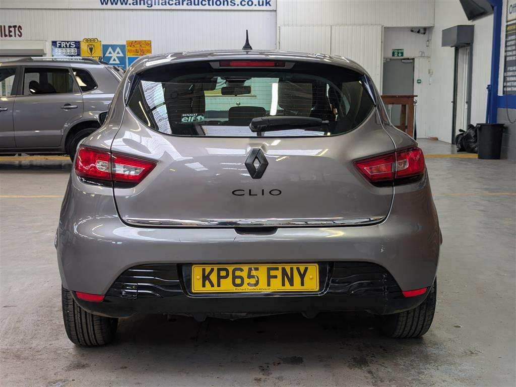 <p>2015 RENAULT CLIO DYNAMIQUE NAV 16V</p>