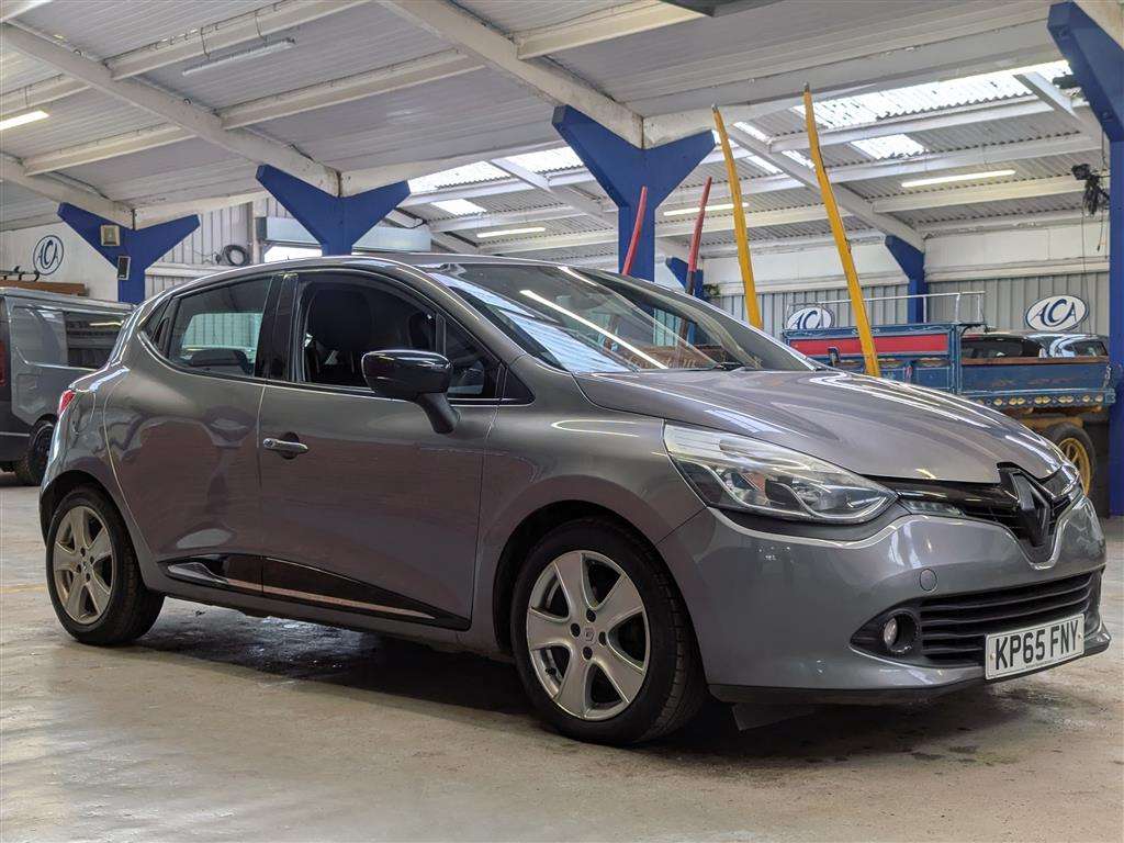 <p>2015 RENAULT CLIO DYNAMIQUE NAV 16V</p>