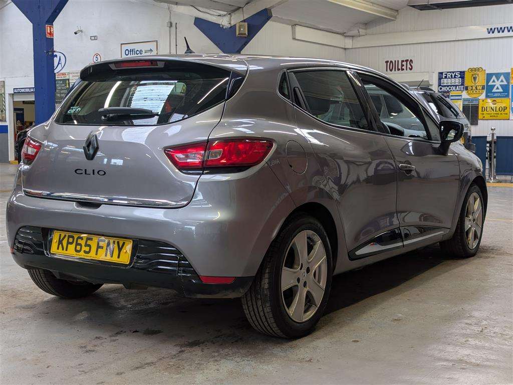 <p>2015 RENAULT CLIO DYNAMIQUE NAV 16V</p>