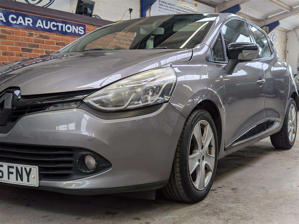 <p>2015 RENAULT CLIO DYNAMIQUE NAV 16V</p>