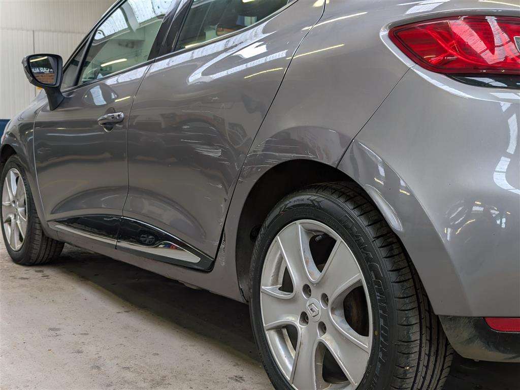 <p>2015 RENAULT CLIO DYNAMIQUE NAV 16V</p>