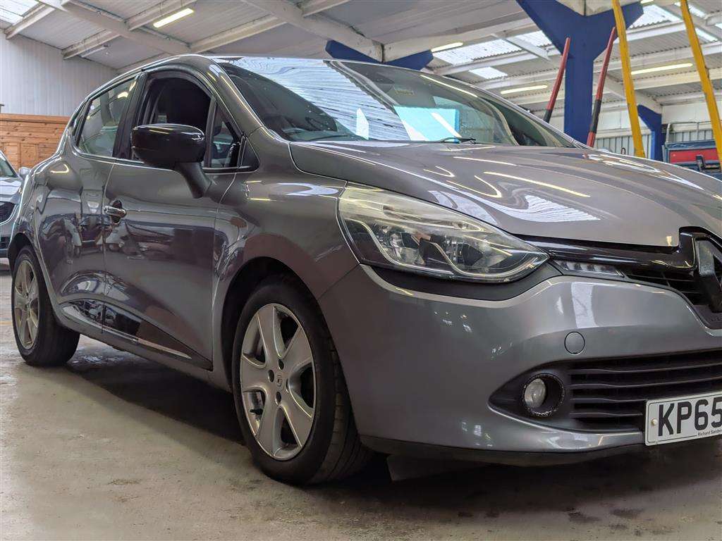 <p>2015 RENAULT CLIO DYNAMIQUE NAV 16V</p>