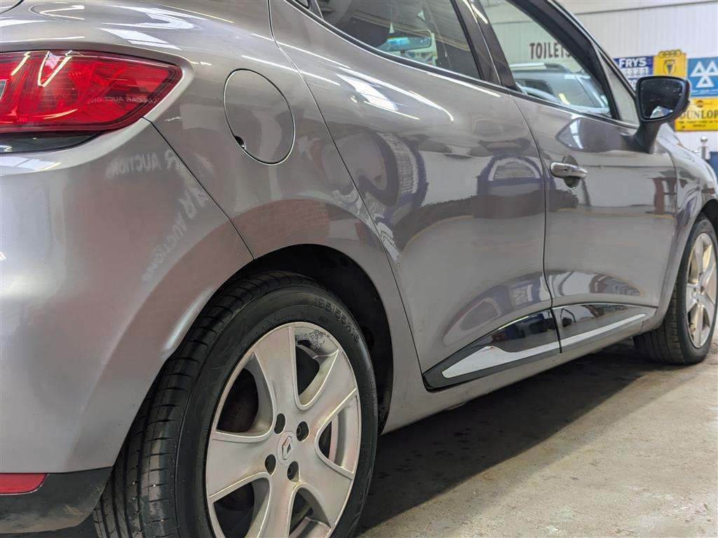 <p>2015 RENAULT CLIO DYNAMIQUE NAV 16V</p>