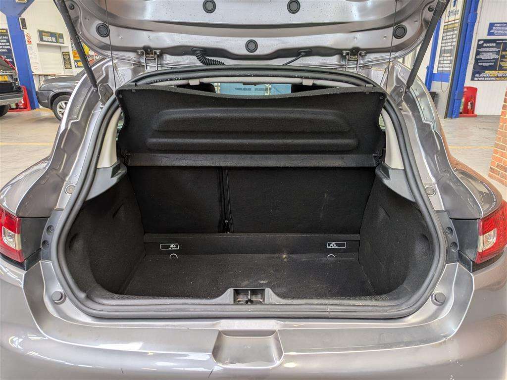 <p>2015 RENAULT CLIO DYNAMIQUE NAV 16V</p>