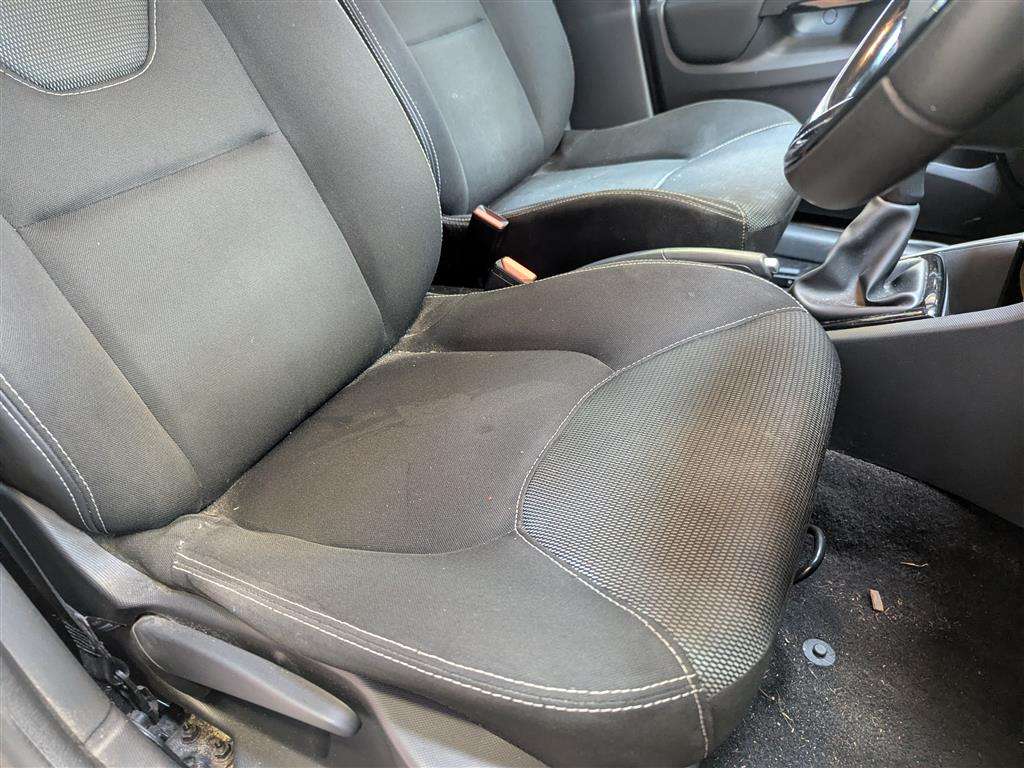 <p>2015 RENAULT CLIO DYNAMIQUE NAV 16V</p>