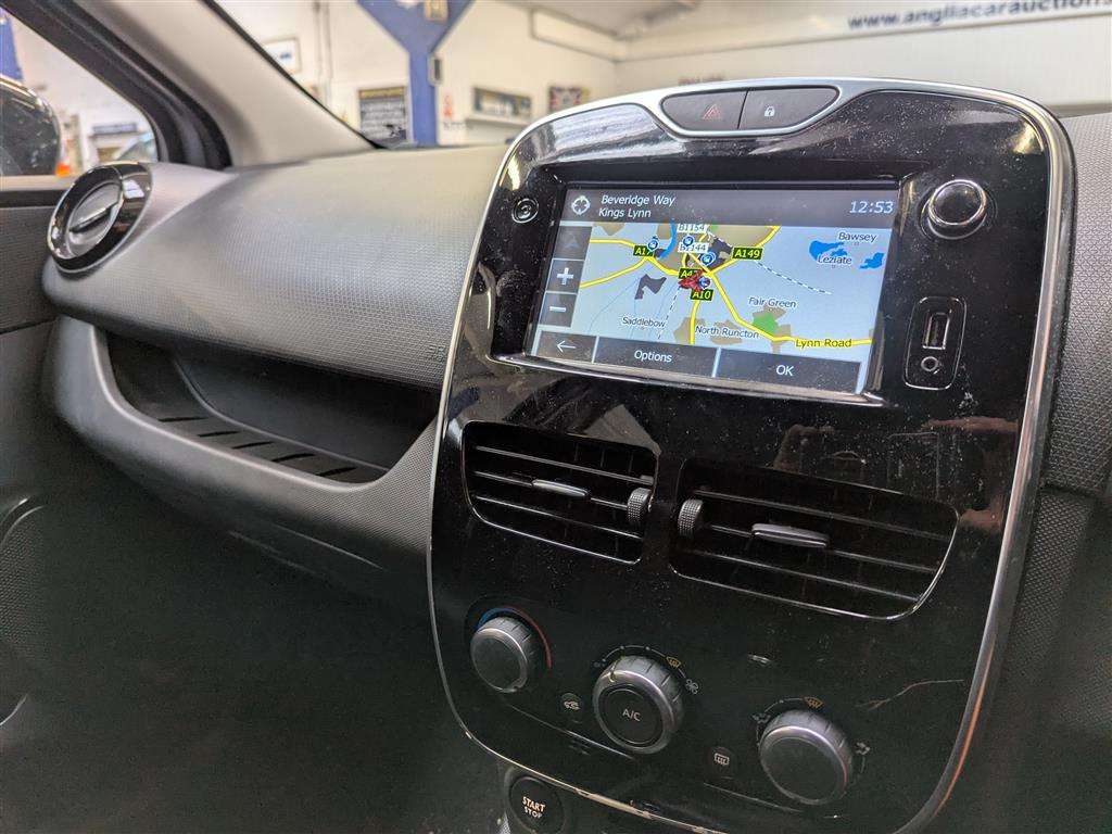 <p>2015 RENAULT CLIO DYNAMIQUE NAV 16V</p>