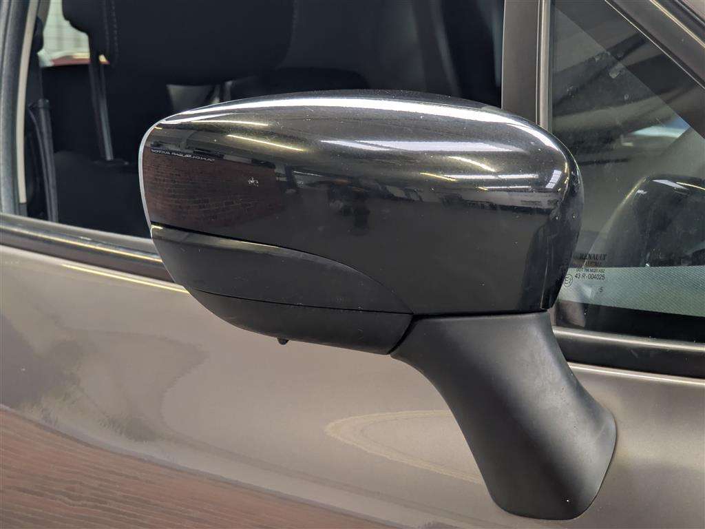 <p>2015 RENAULT CLIO DYNAMIQUE NAV 16V</p>