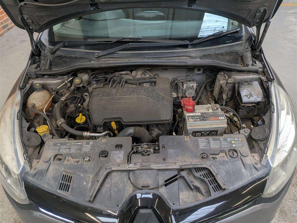 <p>2015 RENAULT CLIO DYNAMIQUE NAV 16V</p>