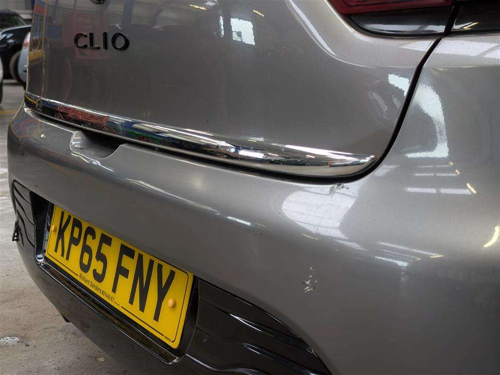 <p>2015 RENAULT CLIO DYNAMIQUE NAV 16V</p>