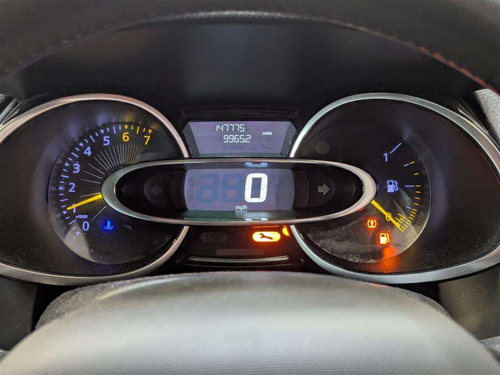 <p>2015 RENAULT CLIO DYNAMIQUE NAV 16V</p>