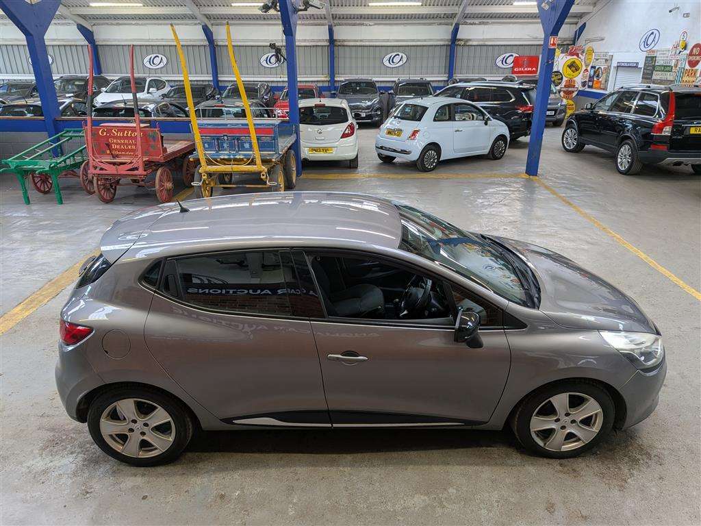 <p>2015 RENAULT CLIO DYNAMIQUE NAV 16V</p>
