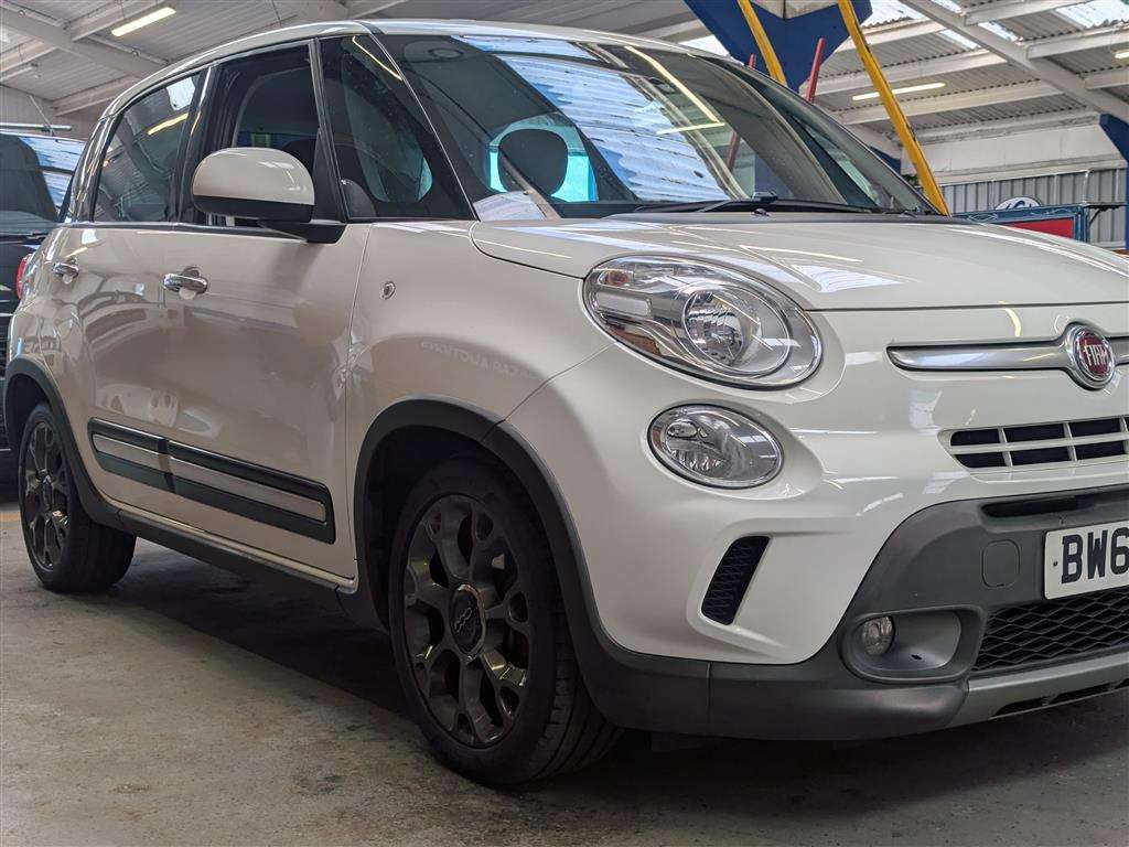 <p>2016 FIAT 500L TREKKING MULTIJET S-</p>
