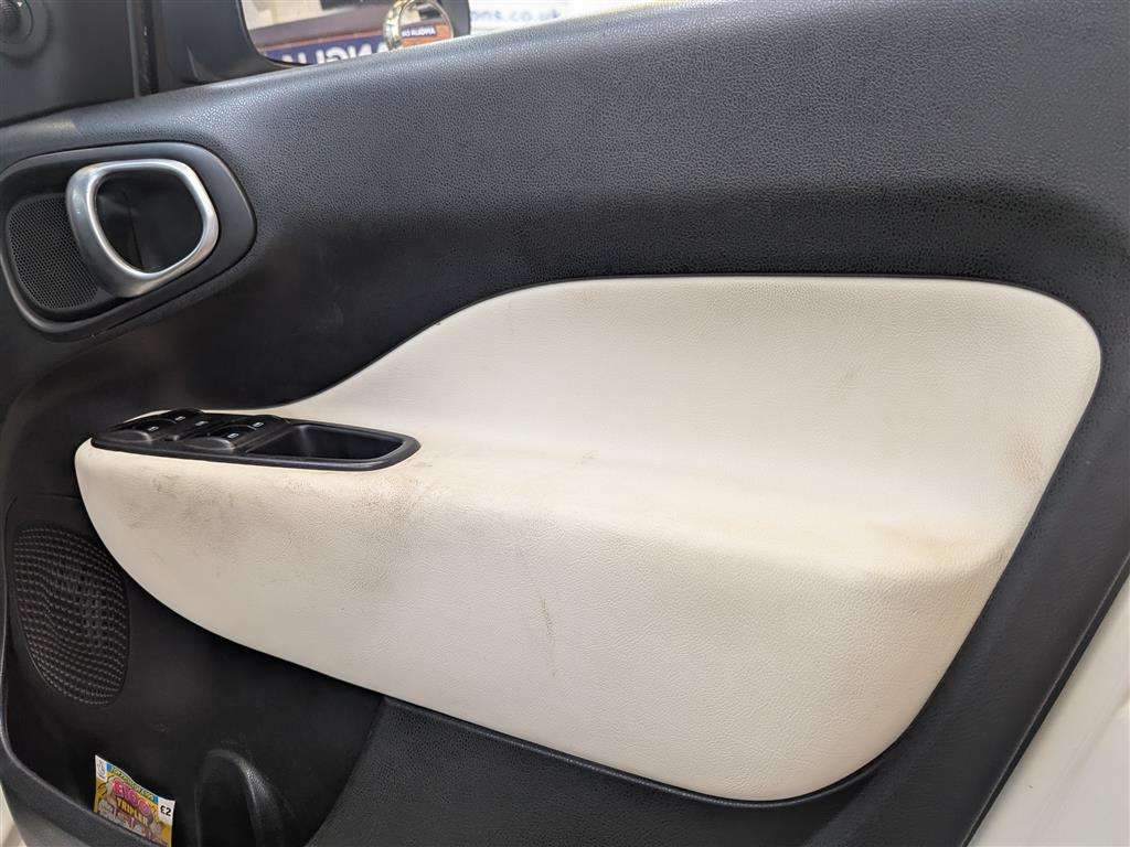 <p>2016 FIAT 500L TREKKING MULTIJET S-</p>