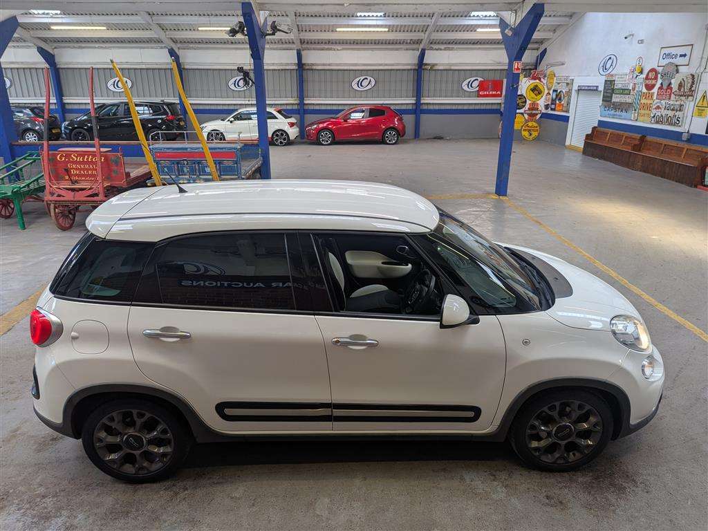 <p>2016 FIAT 500L TREKKING MULTIJET S-</p>