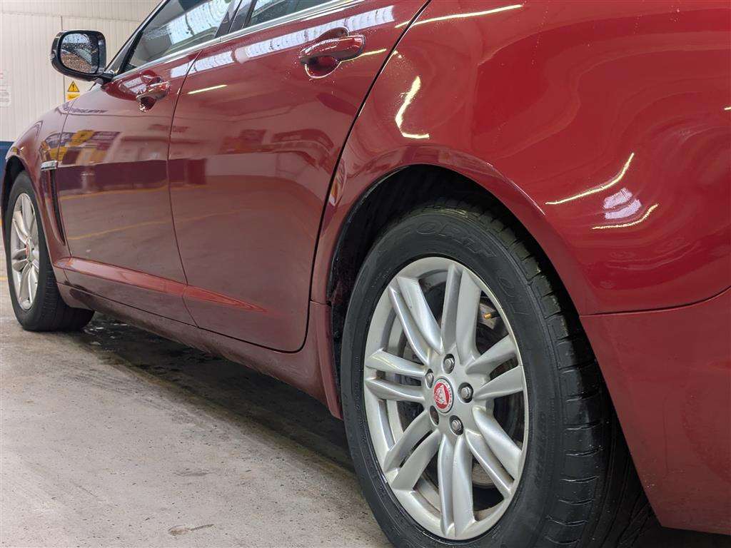 <p>2014 JAGUAR XF LUXURY V6 D AUTO</p>