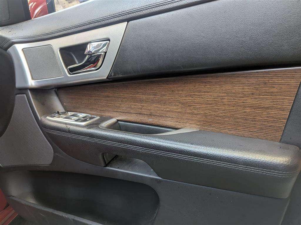 <p>2014 JAGUAR XF LUXURY V6 D AUTO</p>