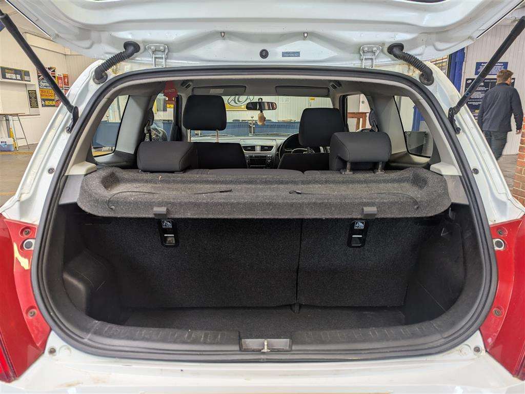 <p>2014 SUZUKI SWIFT SZ2</p>