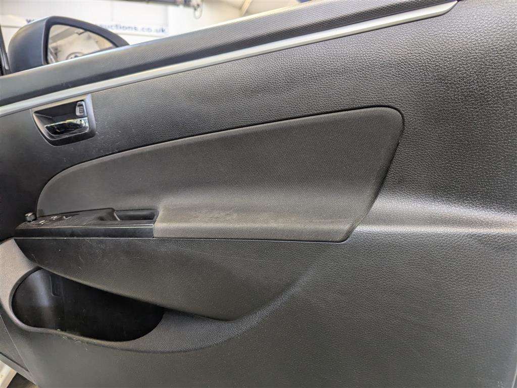 <p>2014 SUZUKI SWIFT SZ2</p>