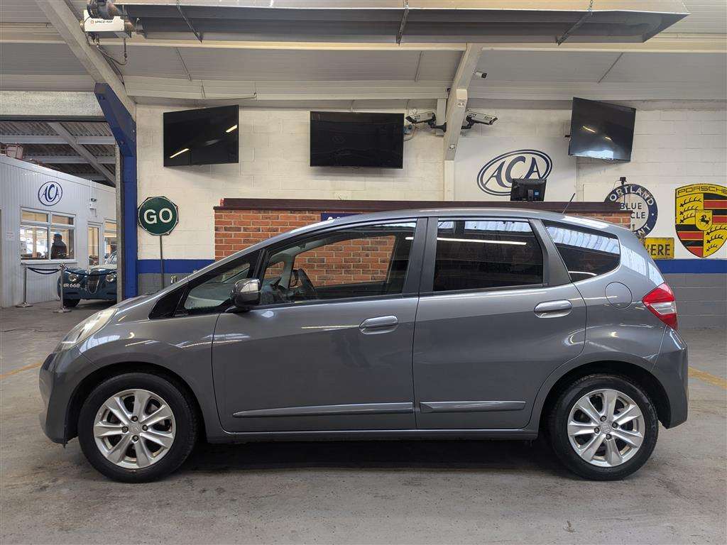 <p>2013 HONDA JAZZ I-VTEC ES CVT</p>