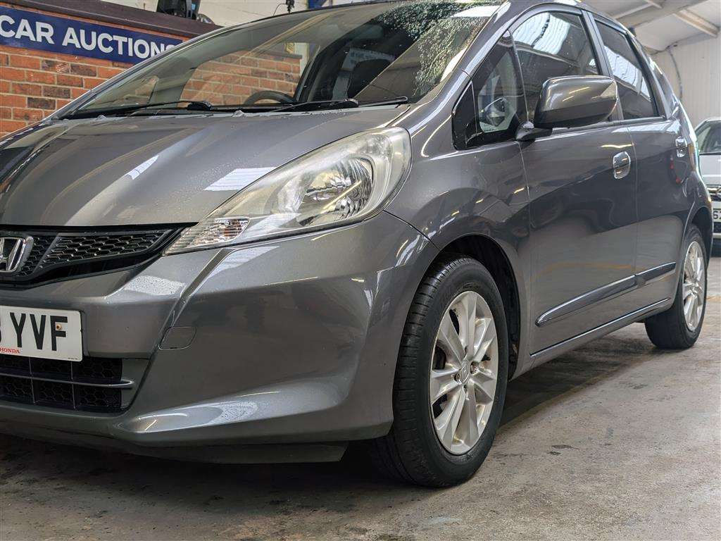 <p>2013 HONDA JAZZ I-VTEC ES CVT</p>