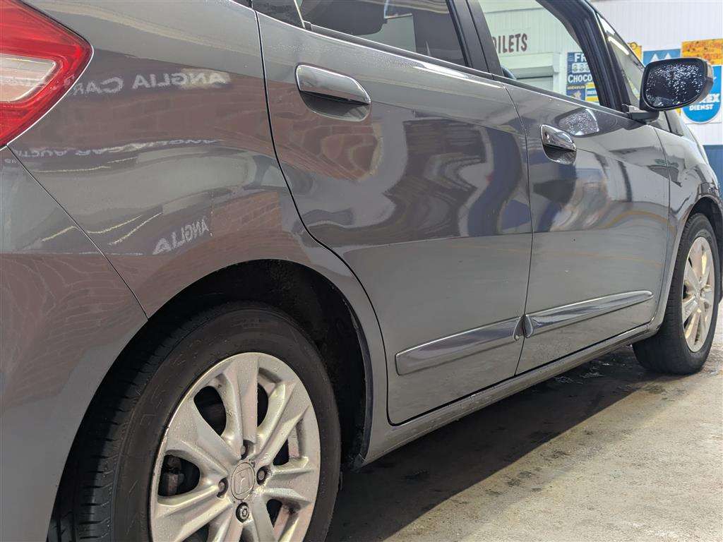 <p>2013 HONDA JAZZ I-VTEC ES CVT</p>