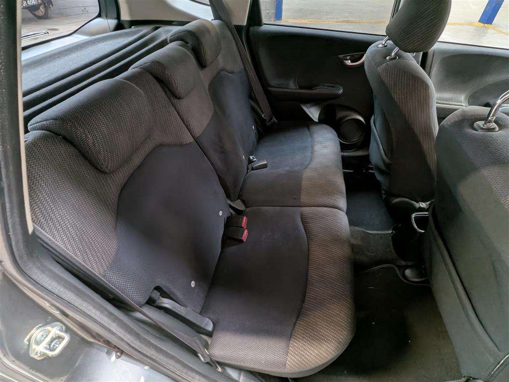 <p>2013 HONDA JAZZ I-VTEC ES CVT</p>