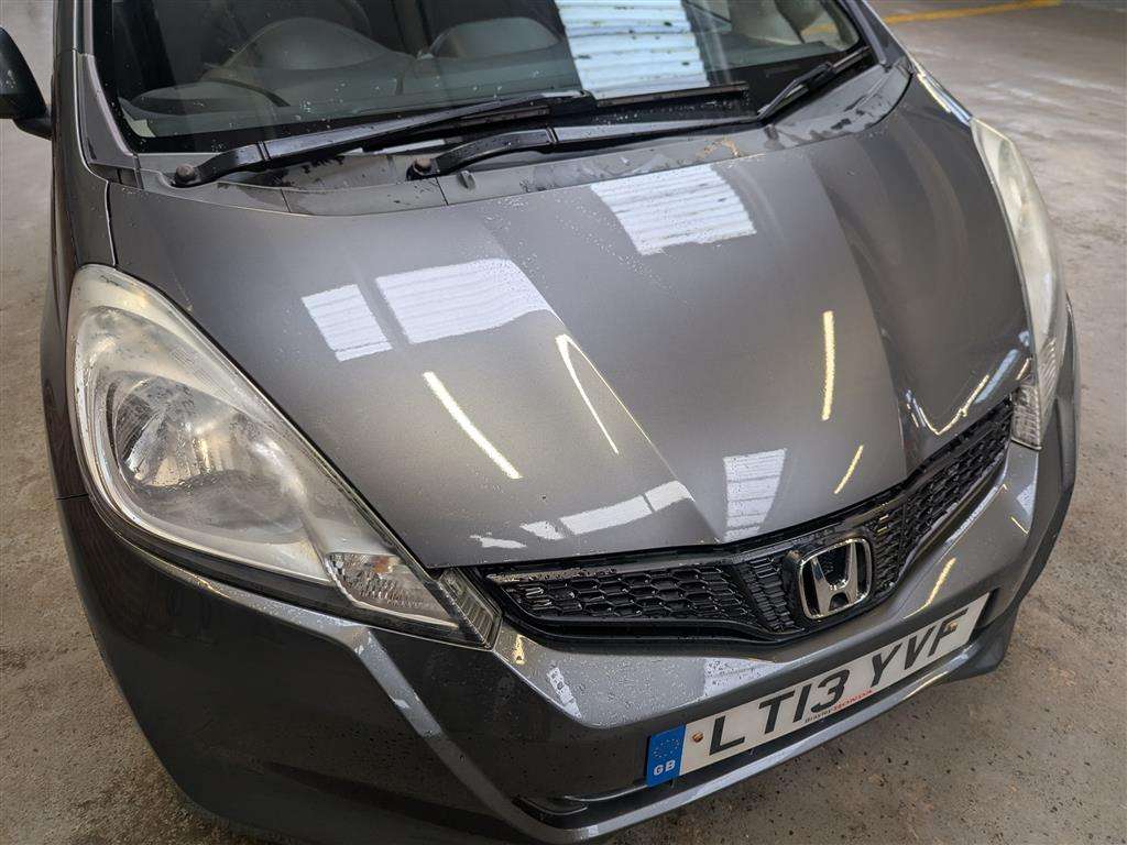 <p>2013 HONDA JAZZ I-VTEC ES CVT</p>