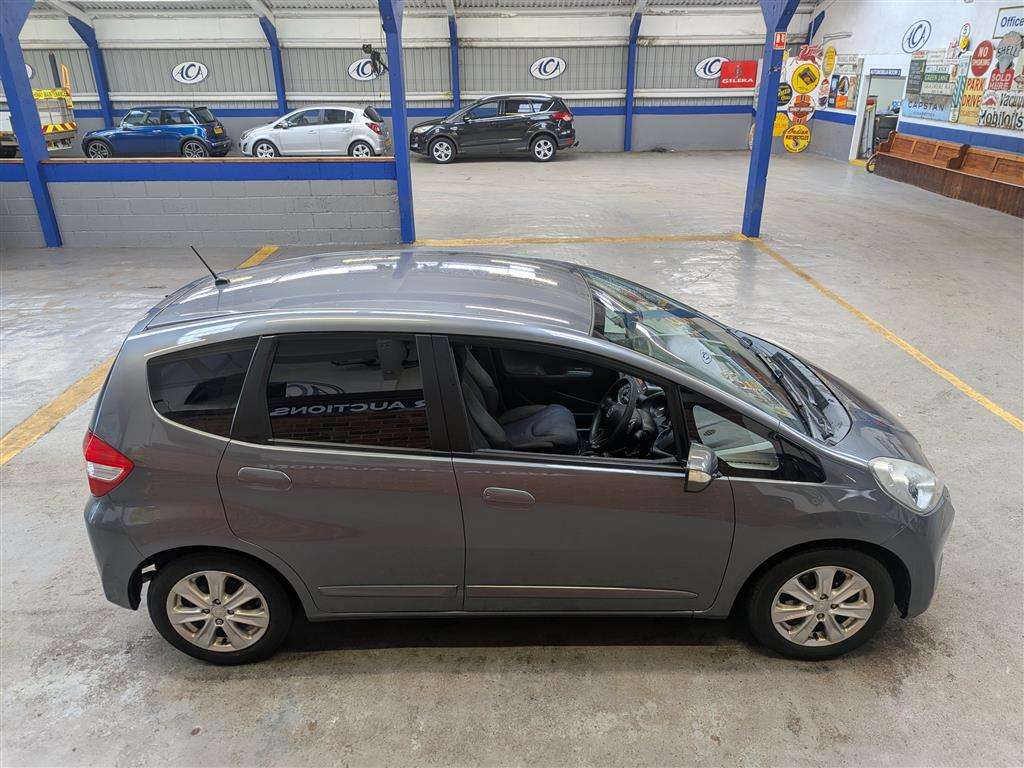 <p>2013 HONDA JAZZ I-VTEC ES CVT</p>