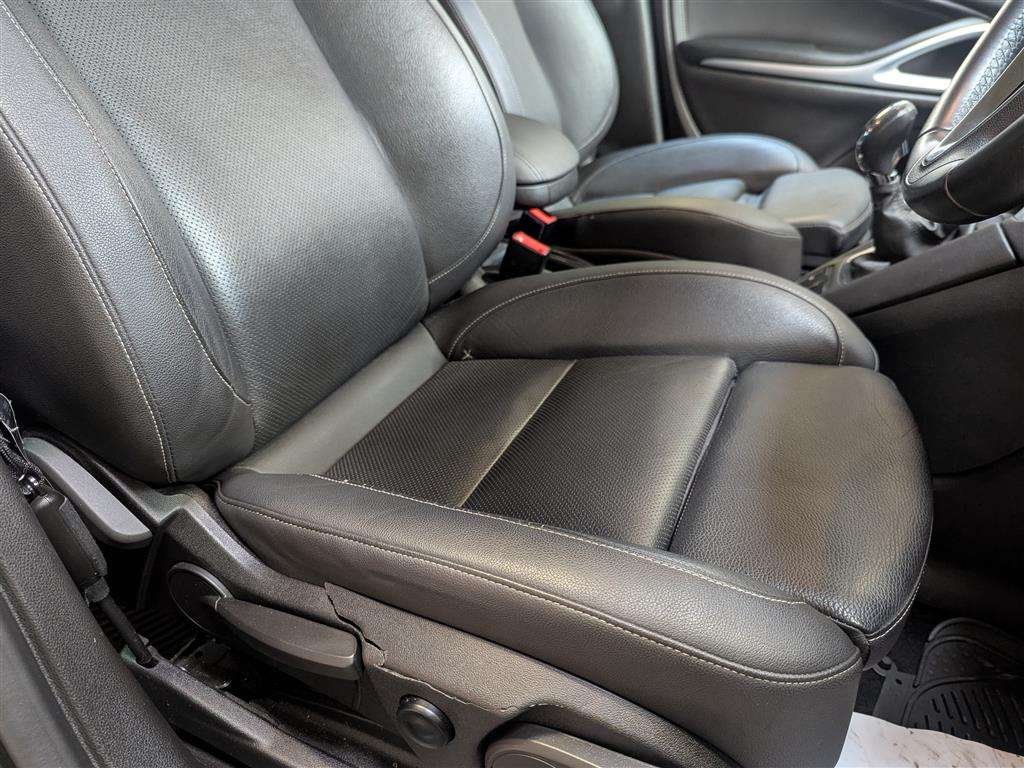 <p>2018 VAUXHALL ZAFIRA TOURER SRI NAV TUR</p>