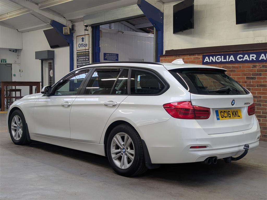 <p>2016 BMW 320D ED PLUS AUTO</p>