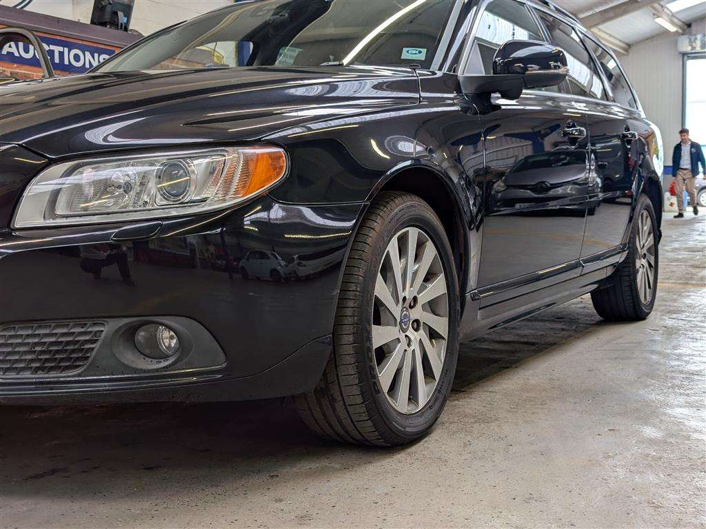 <p>2012 VOLVO V70 SE LUX T5 AUTO</p>