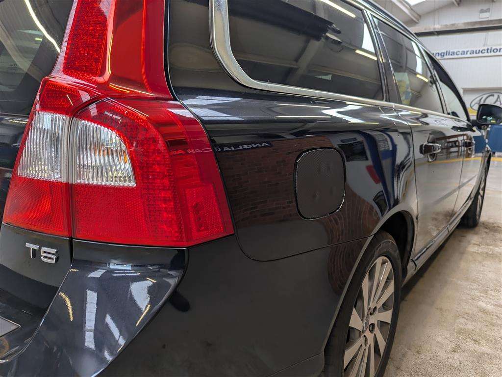 <p>2012 VOLVO V70 SE LUX T5 AUTO</p>