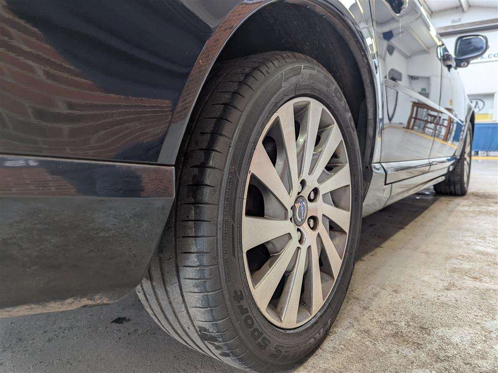 <p>2012 VOLVO V70 SE LUX T5 AUTO</p>