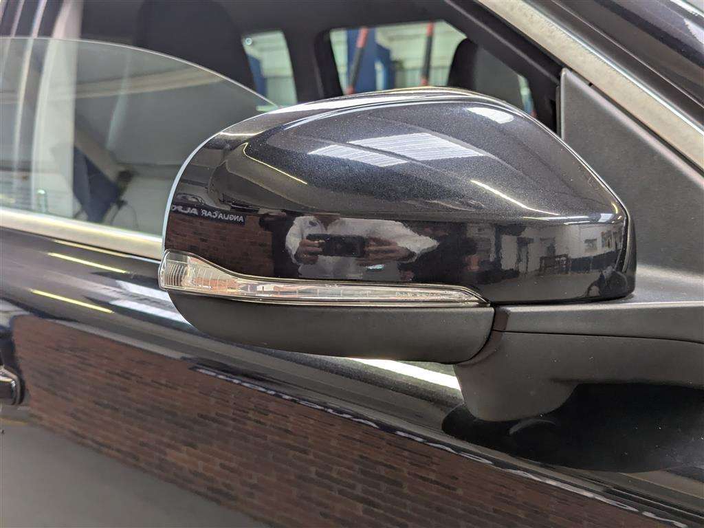 <p>2012 VOLVO V70 SE LUX T5 AUTO</p>