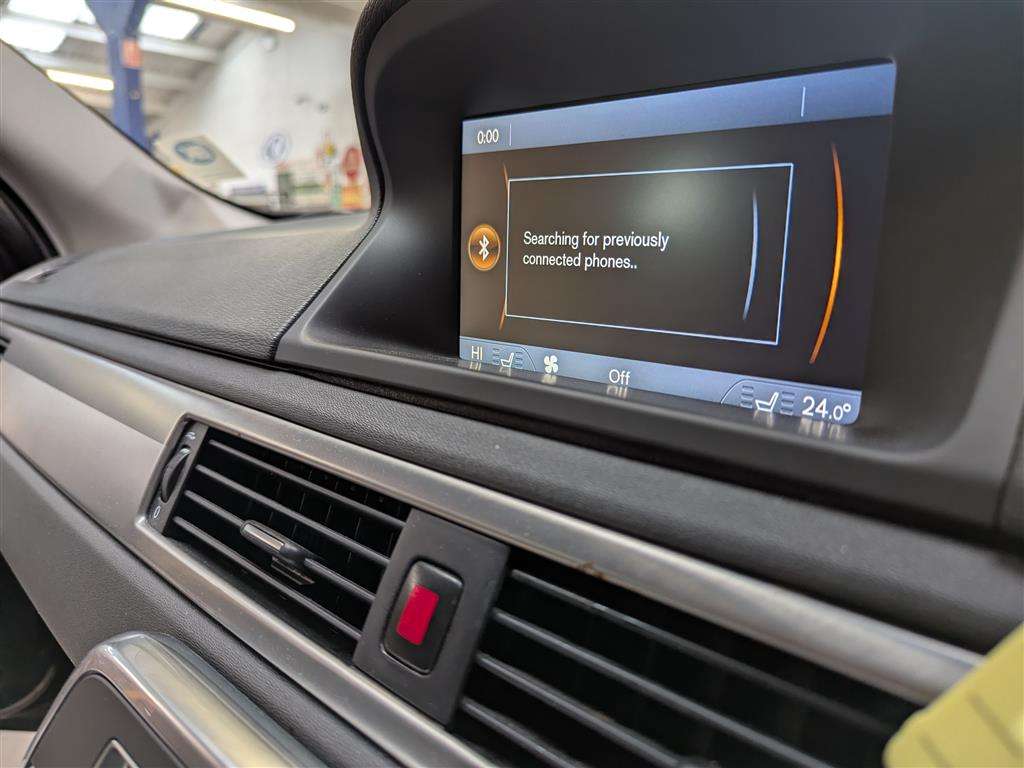 <p>2012 VOLVO V70 SE LUX T5 AUTO</p>