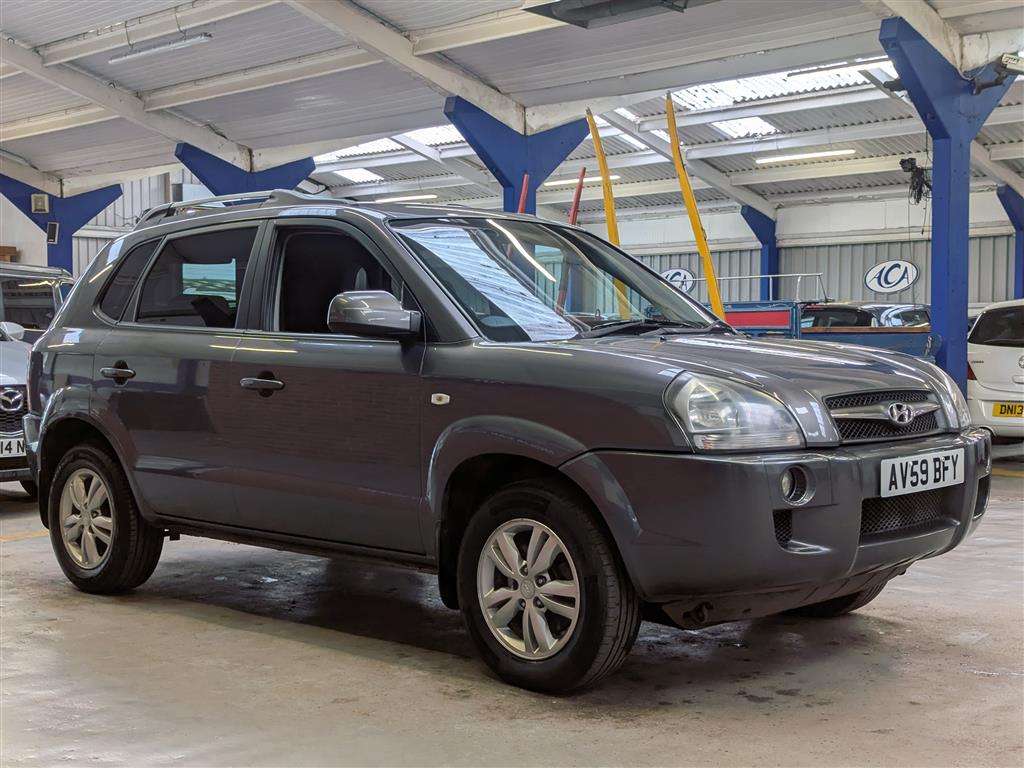 <p>2009 HYUNDAI TUCSON STYLE 2WD CRDI</p>