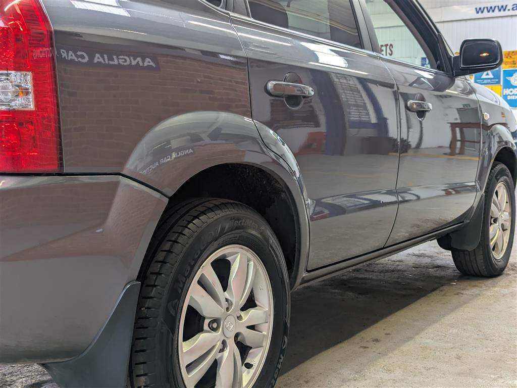 <p>2009 HYUNDAI TUCSON STYLE 2WD CRDI</p>