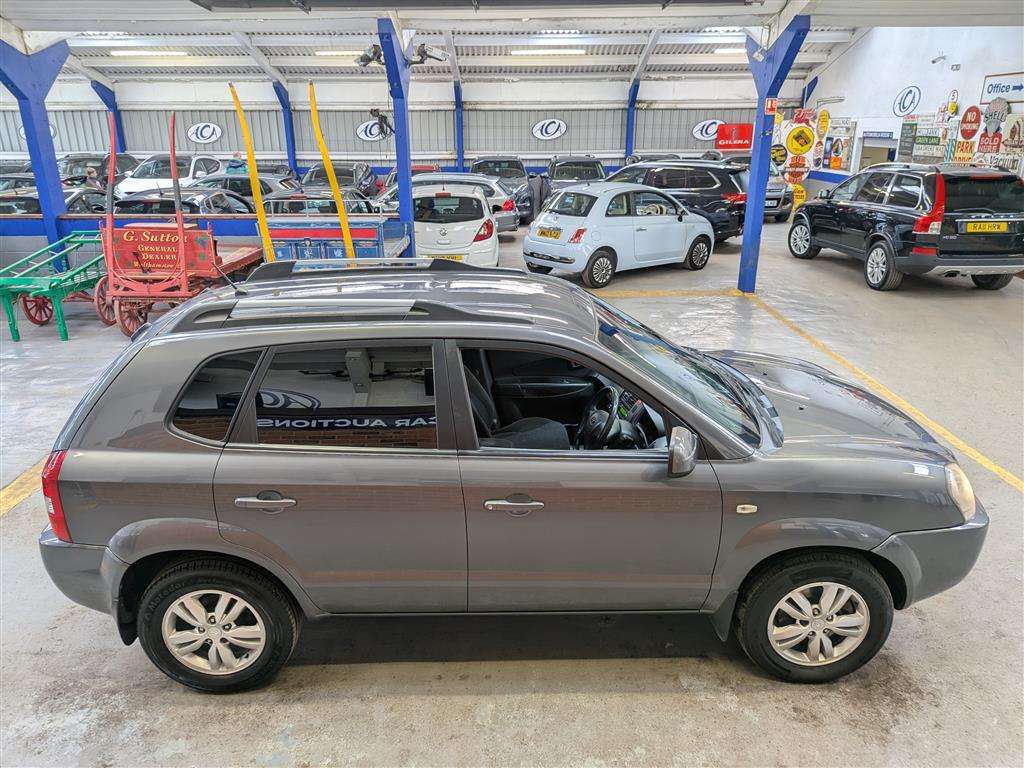 <p>2009 HYUNDAI TUCSON STYLE 2WD CRDI</p>