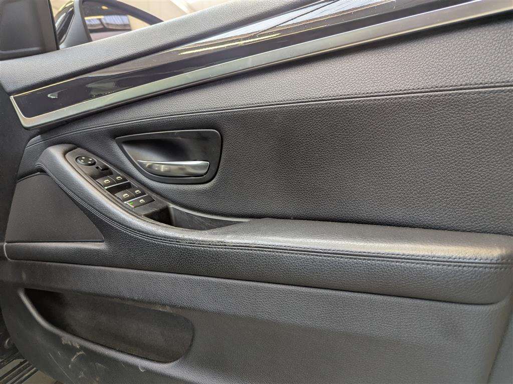 <p>2015 BMW 520D SE AUTO</p>