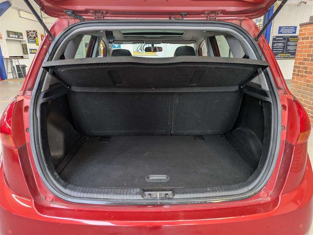 <p>2012 KIA VENGA 3 ECODYNAMICS CRDI</p>