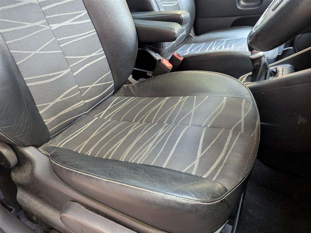 <p>2012 KIA VENGA 3 ECODYNAMICS CRDI</p>